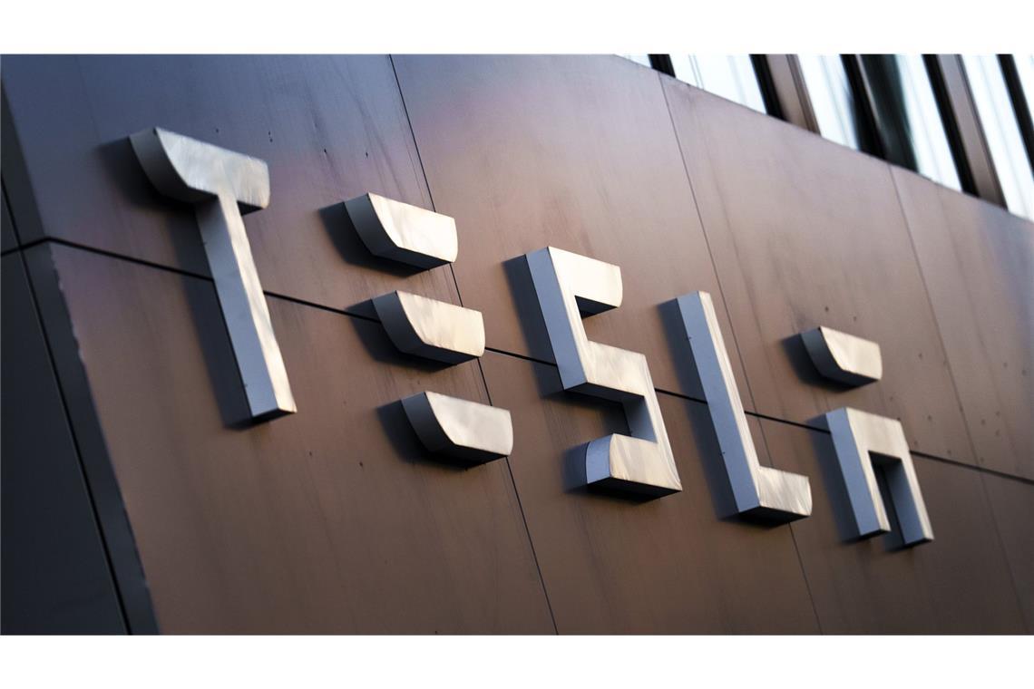 Tesla startet Robotaxi-Dienst mit Einschränkungen Tesla startet seinen lange angekündigten Robotaxi-Dienst.