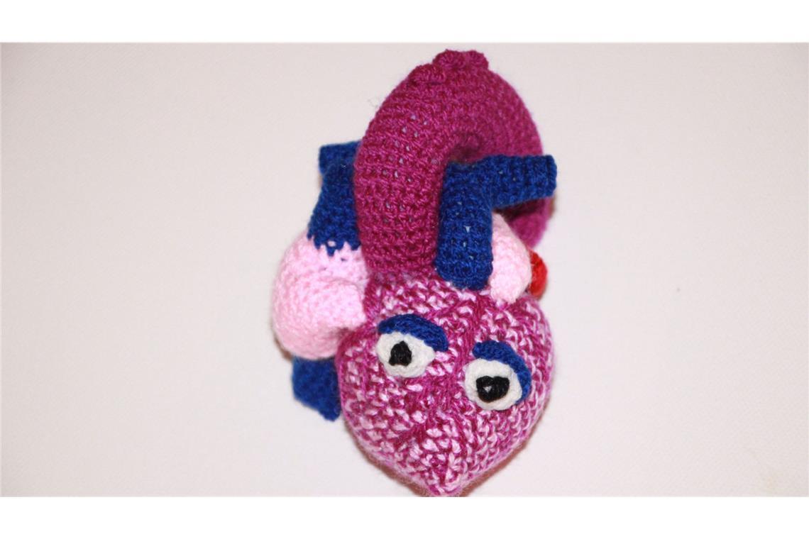 Tetradäus der Fallonde - Die Tetralogie von Fallot ist ein angeborener zyanotischer Herzfehler. Seine Stärke: ist insgesamt Recht(s) kräftig. Sein Hobby: kann ewig über (-) reiten von Wellen reden. Seine Schwäche: ihm geht schnell die Puste aus