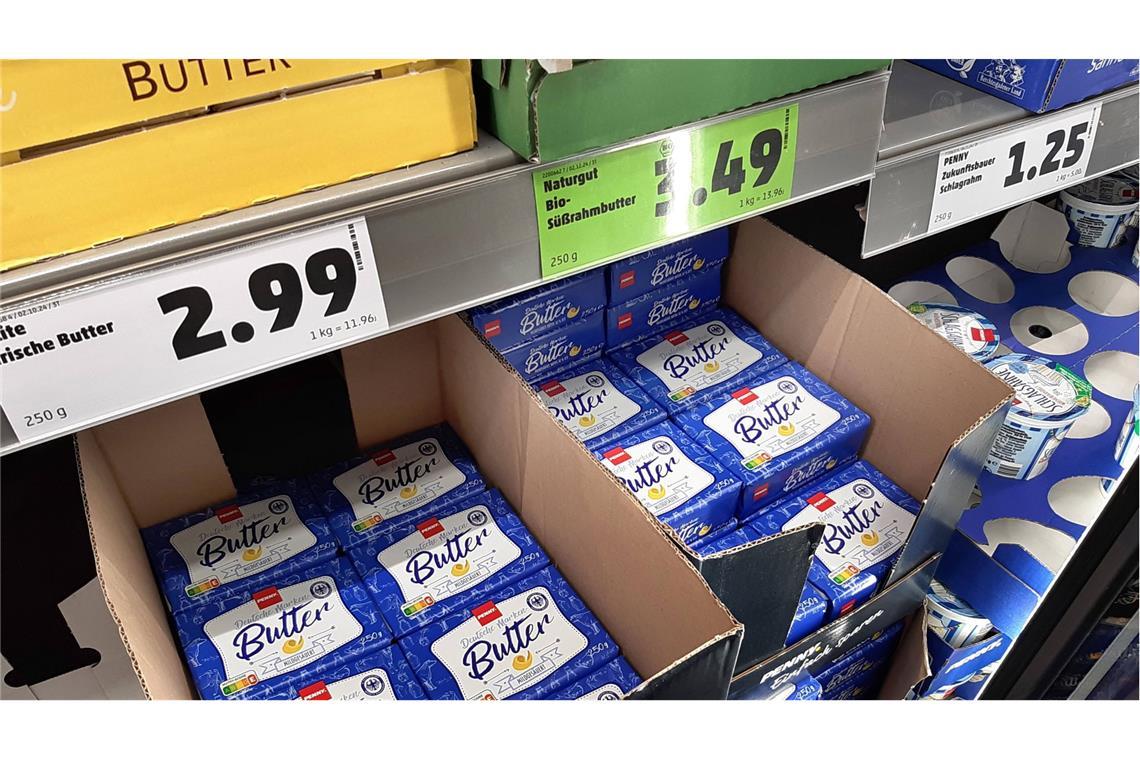 Keine Entspannung an der Supermarktkasse Teure Butter im Supermarkt.