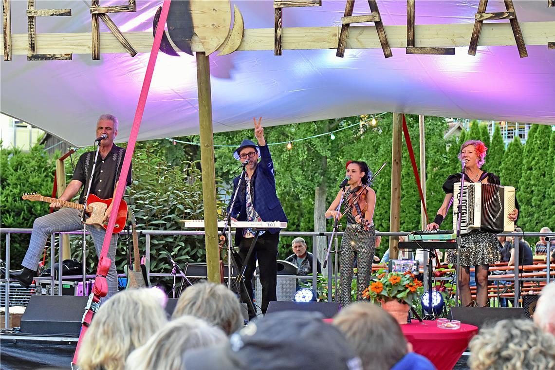 The Beez (von links): Rob Rayner, Silas Palmer, Sarah Busuttil und Deta Rayner. Foto: Tobias Sellmaier