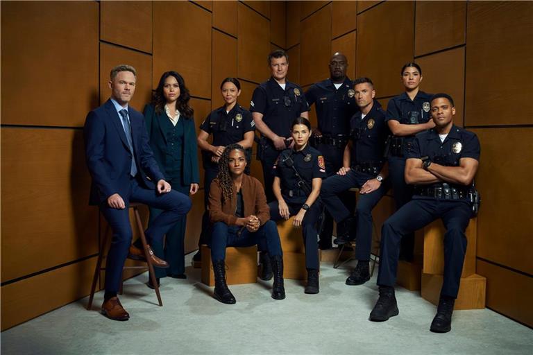 THE ROOKIE – In der ABC-Serie „The Rookie“ spielen Shawn Ashmore als Wesley Evers, Alyssa Diaz als Angela Lopez, Melissa O’Neil als Lucy Chen, Mekia Cox als Nyla Harper, Nathan Fillion als John Nolan, Jenna Dewan als Bailey Nune, Richard T. Jones als Wade Grey, Eric Winter als Tim Bradford, Lisseth Chavez als Celina Juares und Deric Augustine als Miles Penn.