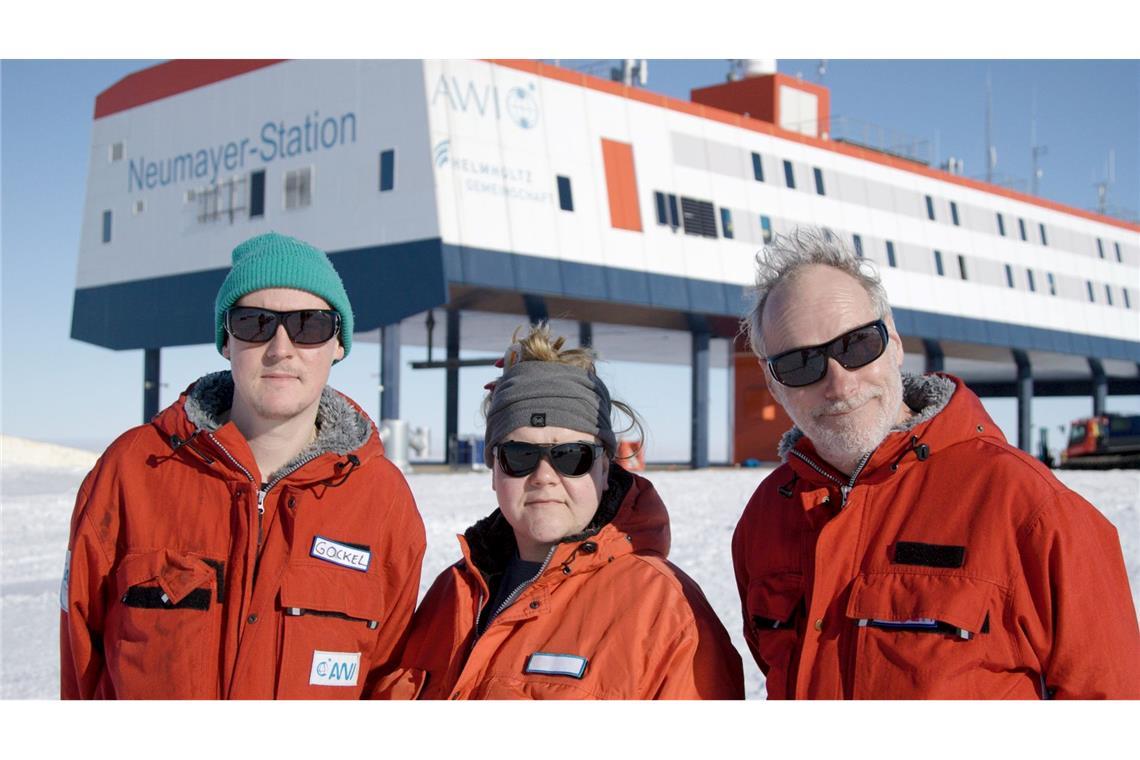 Theater in der Antarktis - Regisseur Jan-Christoph Gockel und seine Schauspiel-Kollegen Julia Gräfner und Wolfram Koch (l-r)