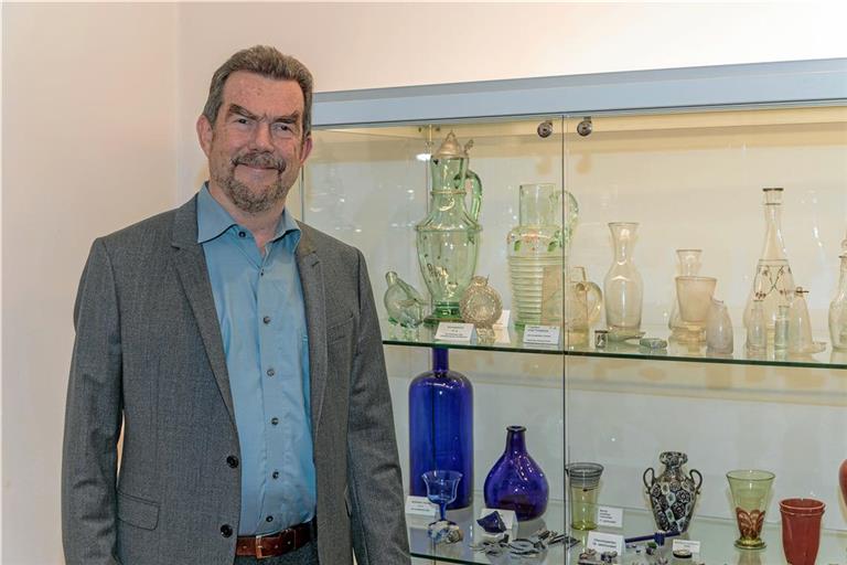 Thomas Denzler hat sich dem Thema Glasherstellung verschrieben und die Ausstellung mit vielen Exponaten unterstützt.