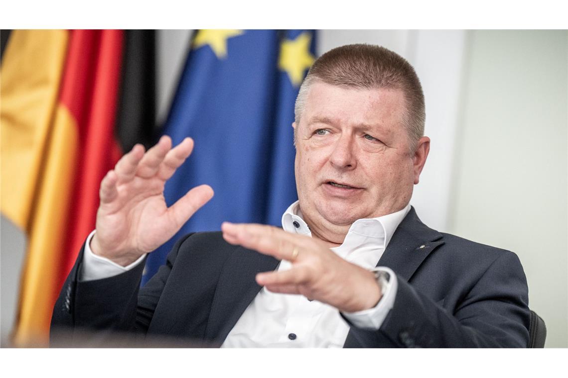 Mutmaßliche Rechtsterroristen wollten Gebiete "erobern" Thomas Haldenwang, Präsident des Bundesamt für Verfassungsschutz, sieht in rechtsextremistischen Bestrebungen aktuell die größte Gefahr für die Demokratie in Deutschland. (Archivfoto)