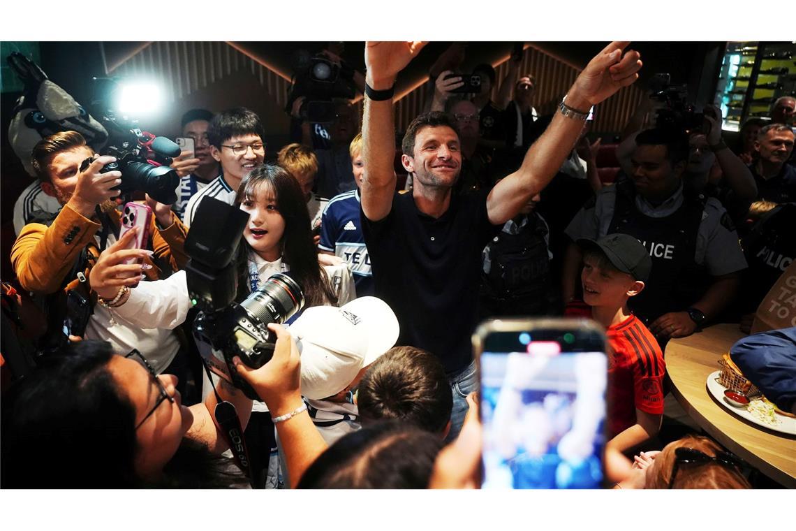 Thomas Müller bei seiner Ankunft aus Deutschland am Vancouver International Airport.