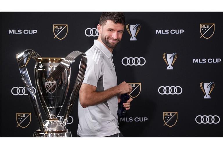 Thomas Müller hat den MLS-Cup im Blick.