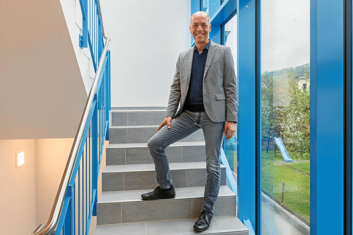 Wege zu mehr Zufriedenheit in der Pflege Thomas Nehr bei Diakonie ambulant in Murrhardt. Der geschäftsführende Vorstand ist auch als Coach für das bundesweite Projekt „Gute Arbeitsbedingungen in der Pflege“ tätig und berichtet in einem Potcast mit zwei Kolleginnen über die Anliegen und Herausfoderungen. Foto: Jörg Fiedler