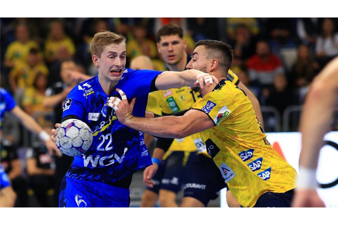 Thorben Matzken (li., gegen Janick Kohlbacher) und der TVB verloren das Kräftemessen mit den Löwen.