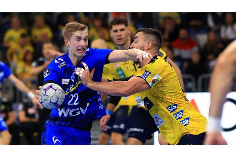 Thorben Matzken (li., gegen Janick Kohlbacher) und der TVB verloren das Kräftemessen mit den Löwen.