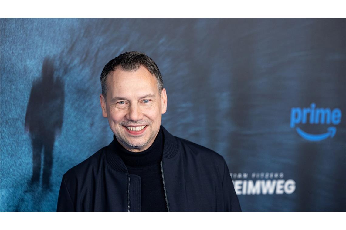 Neues von Fitzek: Thriller "Der Heimweg" auf Prime Video Thriller-Autor Sebastian Fitzek ist das Thema der häuslichen Gewalt wichtig.