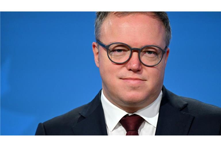 Thüringens Ministerpräsident Mario Voigt (CDU) soll seinen Doktortitel verlieren. Er will dagegen rechtlich vorgehen. (Archivbild)