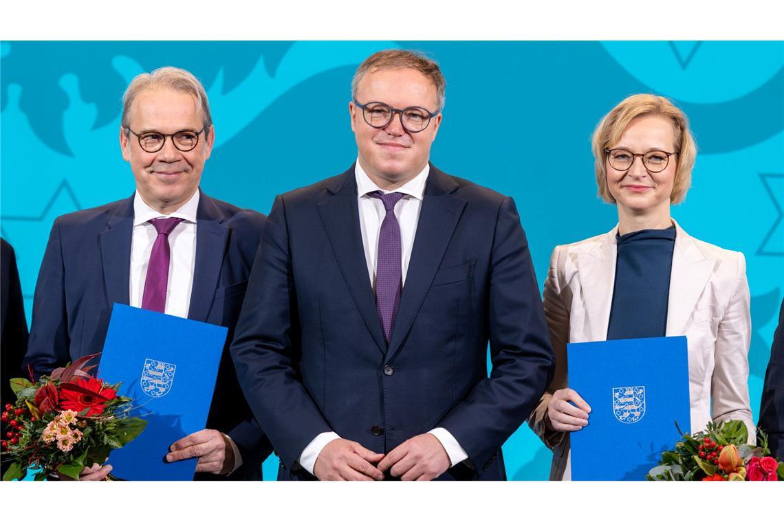 Bilder des Tages Thüringer Landtag: Georg Maier (l-r, SPD), Thüringer Innenminister, Mario Voigt (CDU), Thüringer Ministerpräsident und Katja Wolf (BSW), Finanzministerin, bei der Ernennung der Thüringer Ministerinnen und Minister.