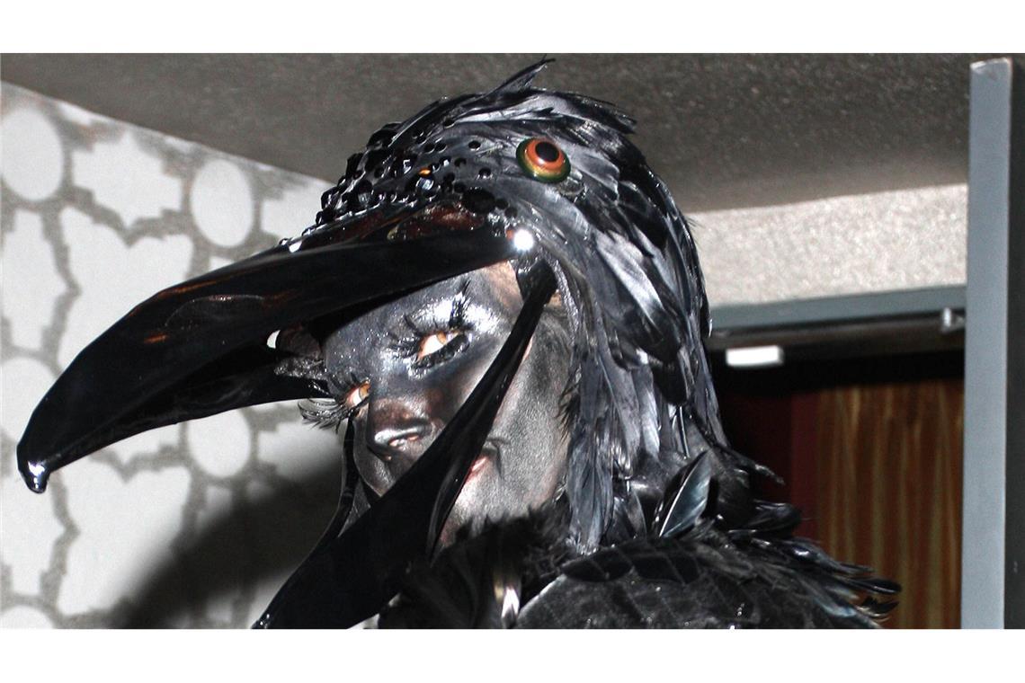 Heidis Klums Halloween-Kostüme: Die spektakulären Looks der vergangenen 25 Jahre Tierisch wurde es auch im Jahr 2009. Das Topmodel präsentierte sich im Federkleid.