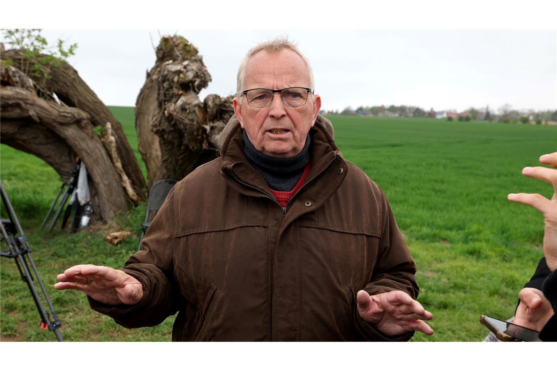 Till Backhaus (SPD), Umweltminister des Landes Mecklenburg-Vorpommern, hat sich in der Nacht mit Experten der Fischereiaufsicht einen Eindruck vom Zustand des Wals verschafft. (Archivbild)