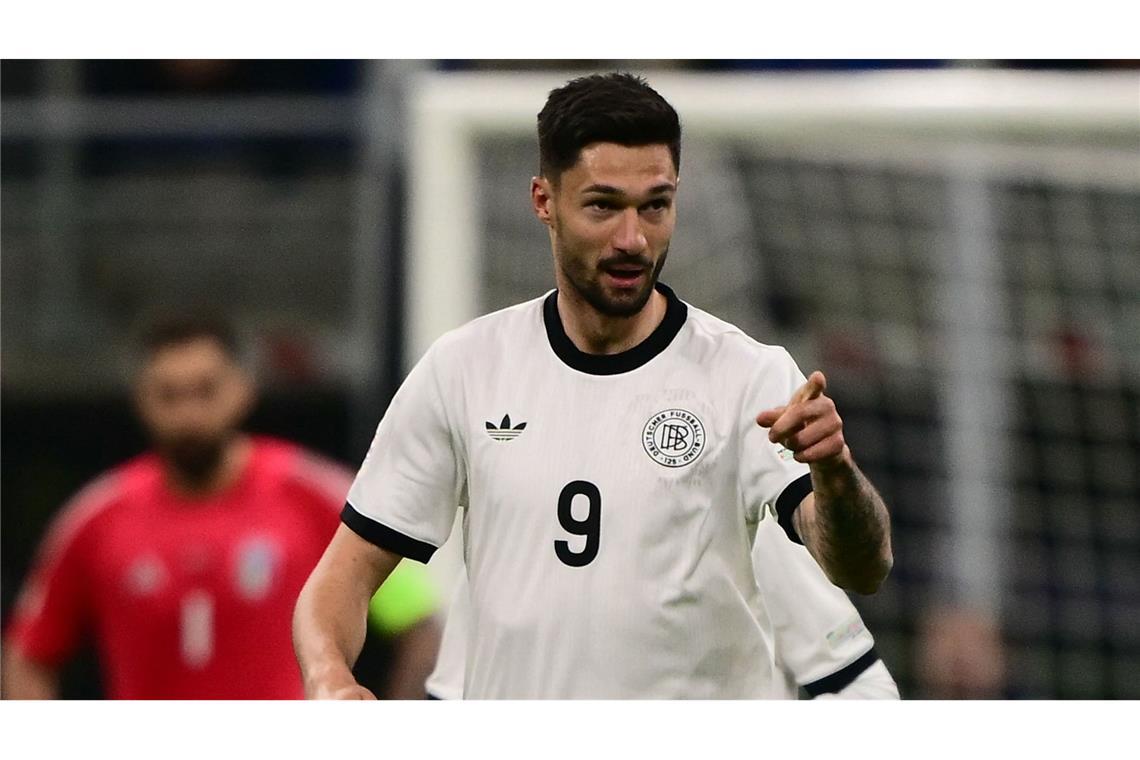 Rückkehrer Goretzka trifft zum Sieg – DFB-Elf gewinnt Viertelfinal-Hinspiel Tim Kleindienst (Note 2,5): Tja, was soll man sagen: Der Gladbacher Stoßtürmer kam zur zweiten Halbzeit ins Spiel und traf sofort. Kopfball, Tor, 1:1 – so konnte es weitergehen, tat es aber nicht. Denn Kleindienst blieb in der Folge zwar engagiert, aber blass.