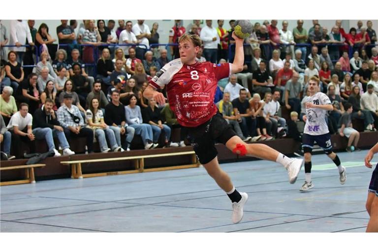 Tim Köhler avanciert mit acht Feldtoren zum erfolgreichsten Schützen der Oberliga-Handballer des TV Oeffingen.