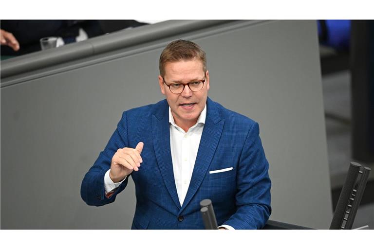 Tino Sorge (CDU) präsentiert einen neue Vorschlag um die Finanzen des angeschlagenen Gesundheitswesens zu stabilisieren.