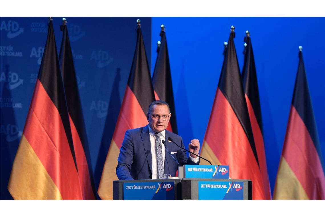 Musk live bei AfD-Wahlkampfshow zugeschaltet "Tino, Tino"-Rufe für AfD-Co-Chef Chrupalla. Als Ziel für die Bundestagswahl gibt er aus, mindestens zweitstärkste Kraft zu werden.