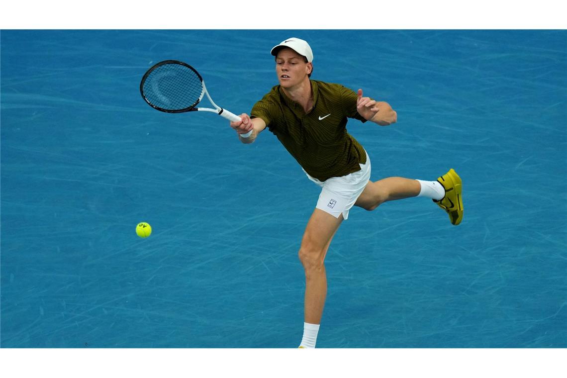 Titelverteidiger Jannik Sinner trifft im Halbfinale von Melbourne auf Novak Djokovic.