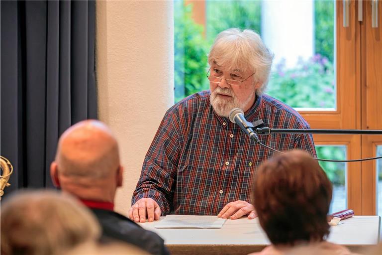 Titus Simon blickt nach seinem Band „Wir Gassenkinder“ und den 1960ern mit „Extreme Fallhöhe“ aufs nächste Jahrzehnt. Seine Erlebnisse spiegeln die Zeit wider und stehen für eine ganze Generation. Foto: Stefan Bossow