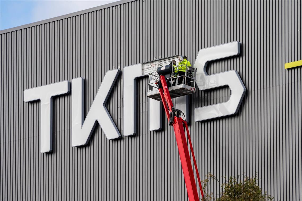 TKMS-Börsengang heute - U-Boot-Hersteller startet an der Börse TKMS feiert Börsenpremiere: Thyssenkrupp bringt seine Marinesparte an die Börse. Was Anleger über Aktienverteilung, Bewertung und Auftragslage wissen müssen.