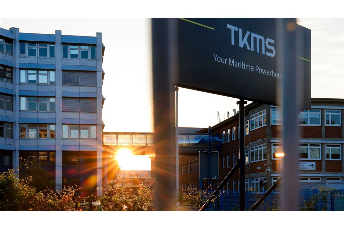 TKMS hat Werftstandorte in Kiel und Wismar und beschäftigt rund 8.200 Menschen.
