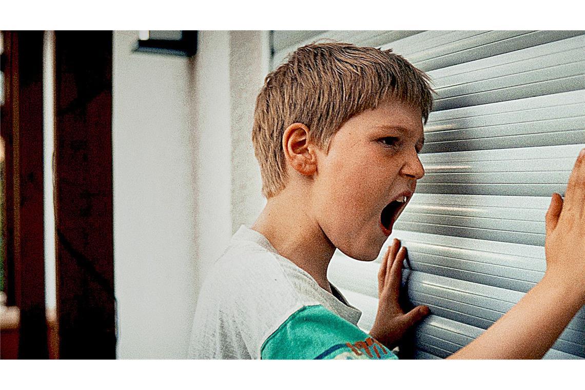 Wenn aus verunsicherten Kindern Neonazis werden Tobi (Camille Moltzen) ist sauer,