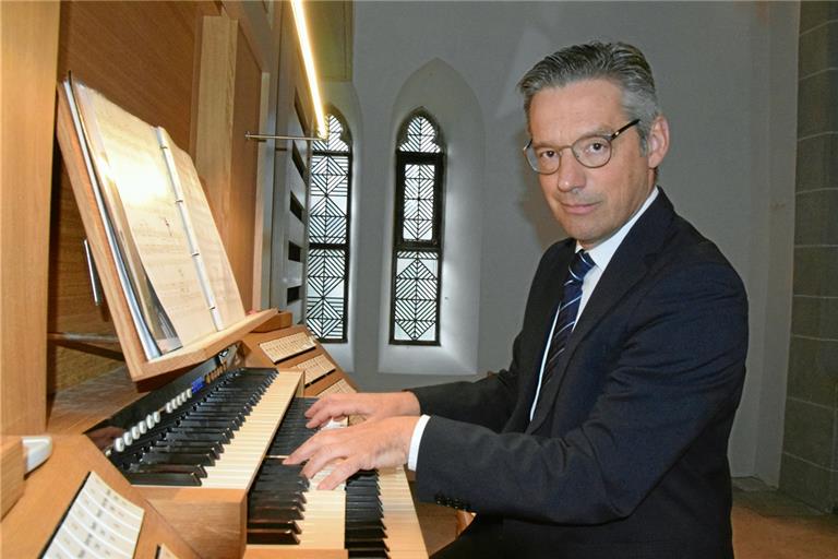 Tobias Horn hat als Organist beeindruckt. Der Kirchenmusikdirektor hat auch familiäre Beziehungen nach Murrhardt. Foto: Elisabeth Klaper