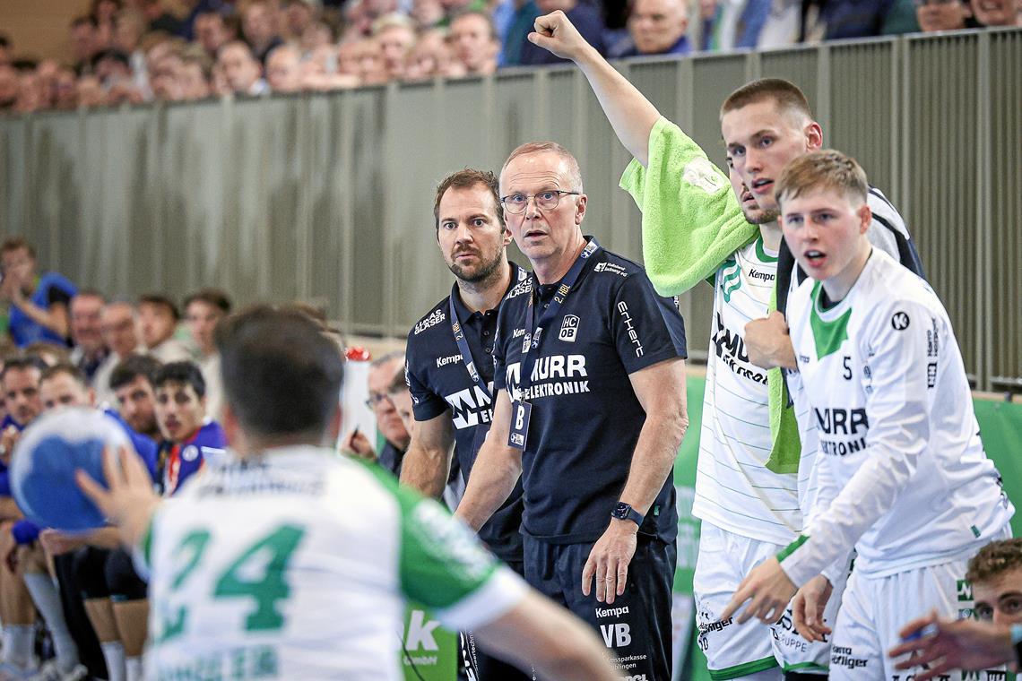 Tobias Klisch (links) und Volker Blumenschein haben beim HC Oppenweiler/Backnang seit gut vier Wochen das Sagen an der Seitenlinie. Das neue Trainerduo attestiert dem Team schon einige Fortschritte, aus drei Spielen sprang aber noch kein Punkt heraus. Foto: Alexander Becher