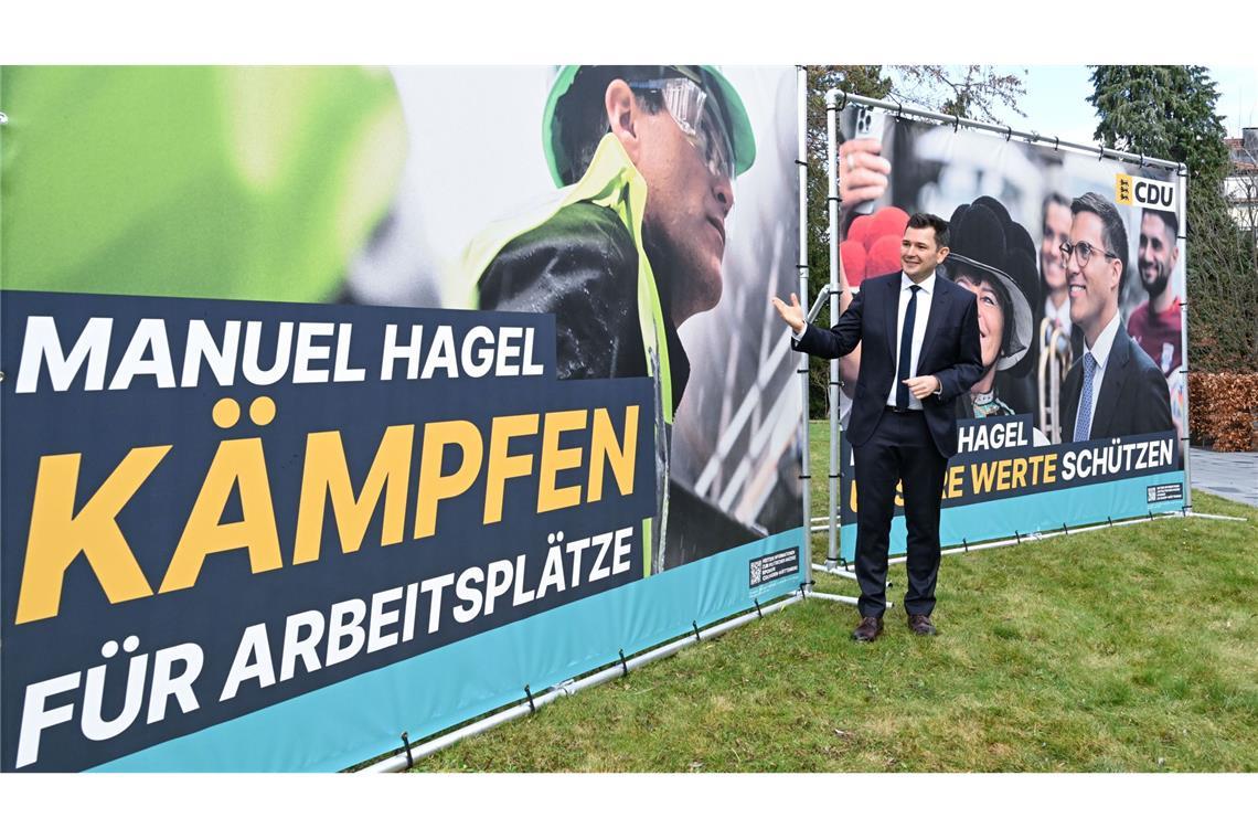 Tobias Vogt,  Generalsekretär der CDU Baden-Württemberg, stellt die Wahlplakate seiner Partei vor. Bei den Jungwählern hat die CDU zurzeit nur wenig Rückhalt.