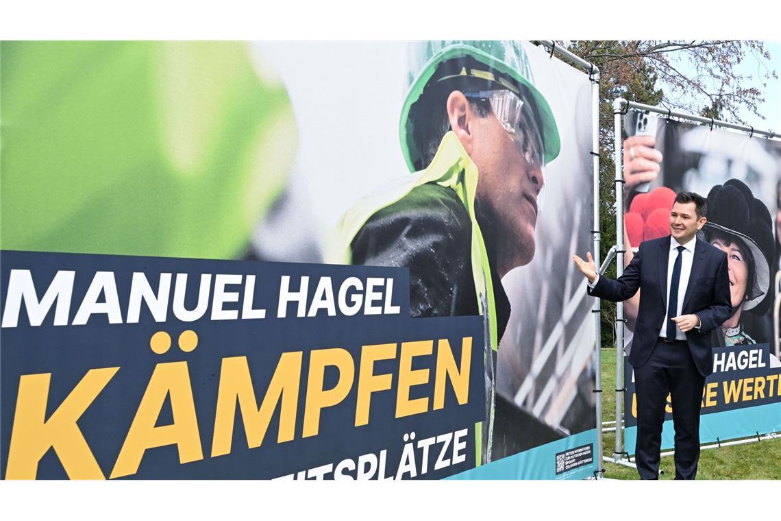 Tobias Vogt (r), der Generalsekretär der CDU Baden-Württemberg, bei der Präsentation der Kampagne für die Landtagswahl in Baden-Württemberg.