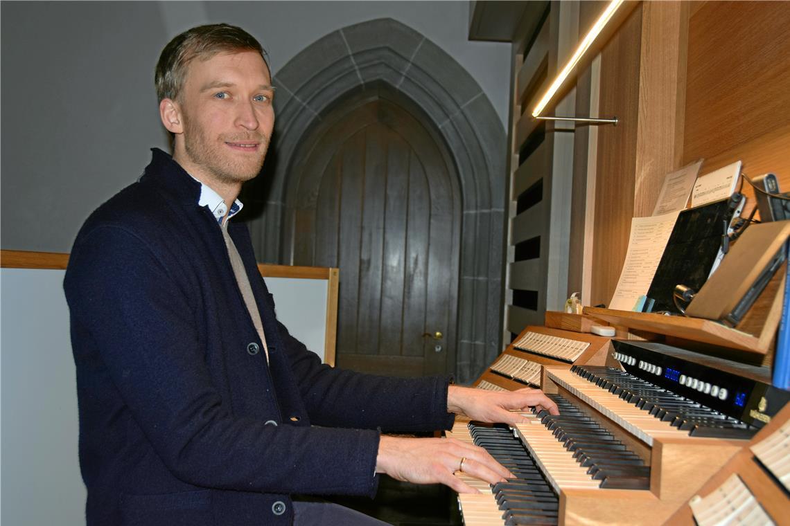 Wenn die Musik zur Miterzählerin wird Tobias Wolber hat die Mühleisen-Orgel virtuos eingesetzt, um den Stummfilm zu kommentieren und ihm weitere Farben zu geben. Foto: Elisabeth Klaper