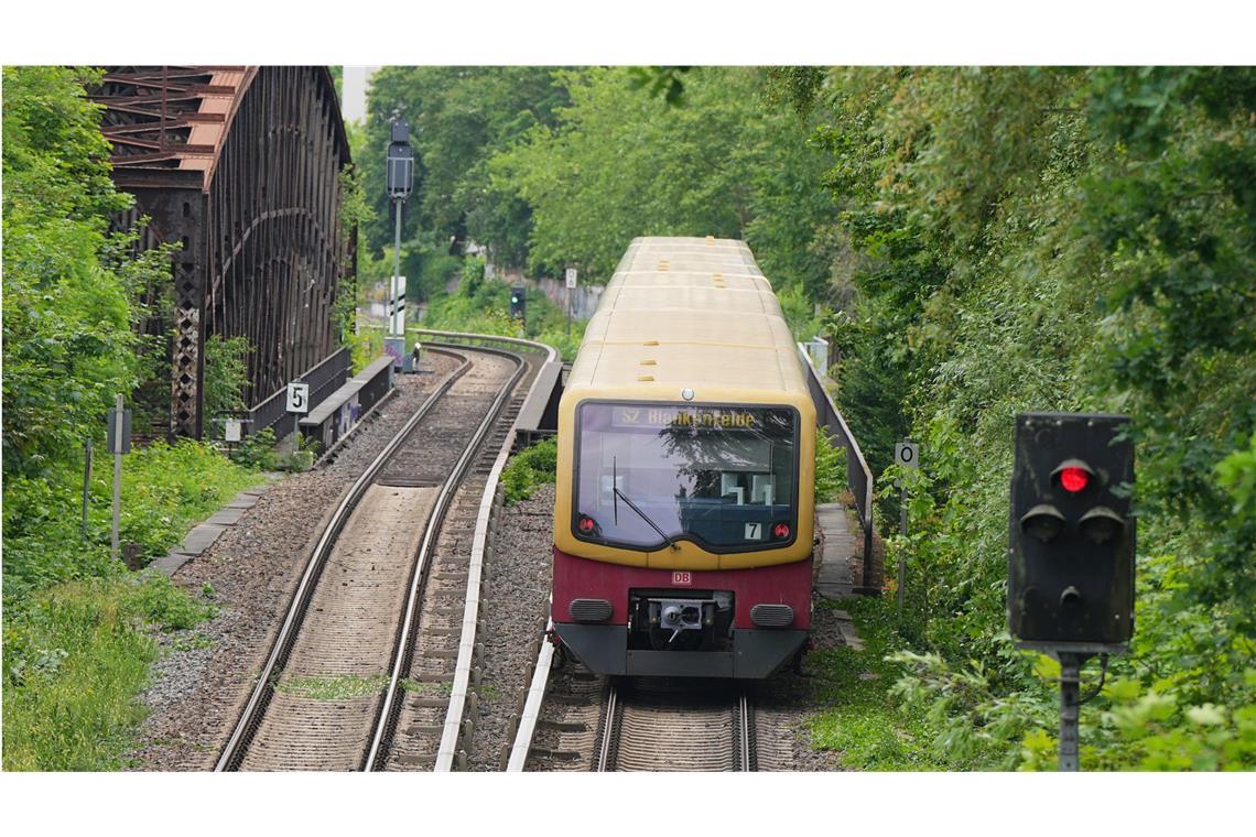 Zwei S-Bahn-Surfer kommen ums Leben Tödlicher Unfall in Berlin (Symbolbild)