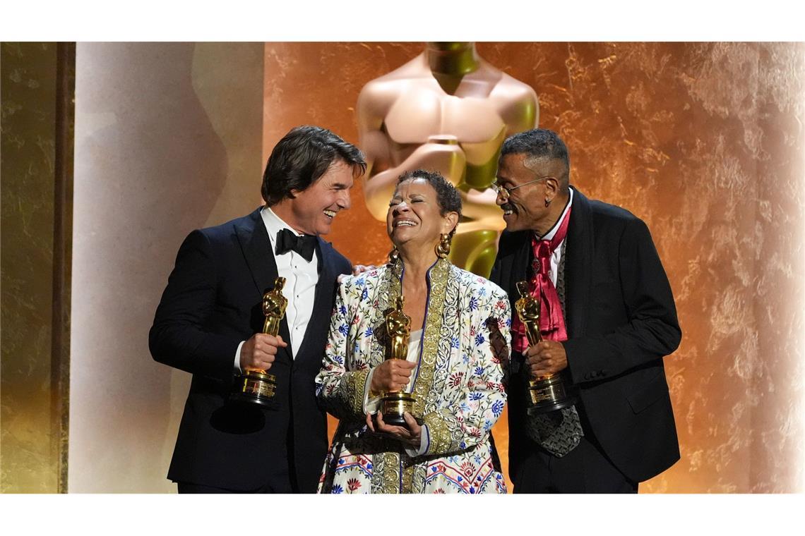 Tom Cruise (links), Debbie Allen und Wynn Thomas (rechts), Gewinner von Ehrenpreisen der Academy. Drei Ehren-Oscars und ein weiterer Sonderpreis wurden bei den 16. Governors Awards verliehen.