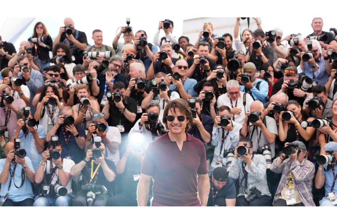 Bilder des Tages Tom Cruise posiert vor den Kameras während des Fototermins für den Film "Mission: Impossible - The Final Reckoning" bei den 78. Internationalen Filmfestspielen.