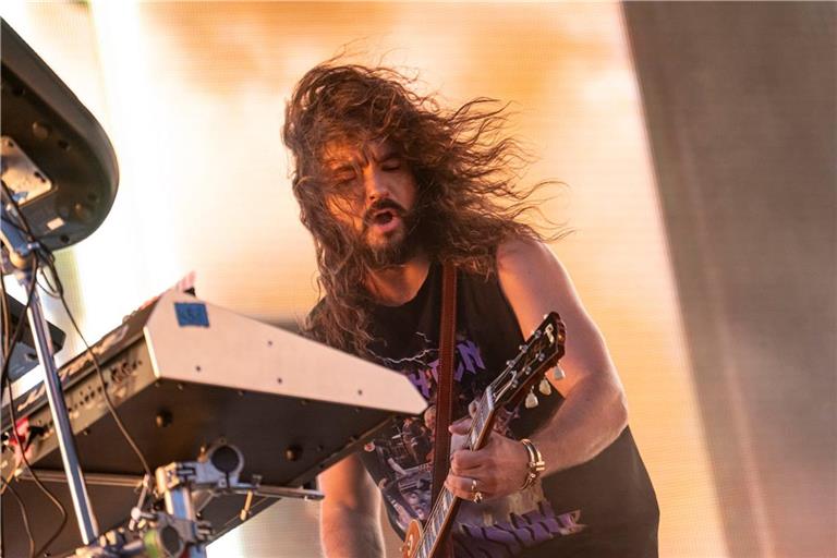 Tom Kaulitz, Ehemann von Heid Klum und Sänger von "Tokio Hotel", schildert in seinem Podcast die unerträglichen Schmerzen bei Clusterkopfschmerzen.