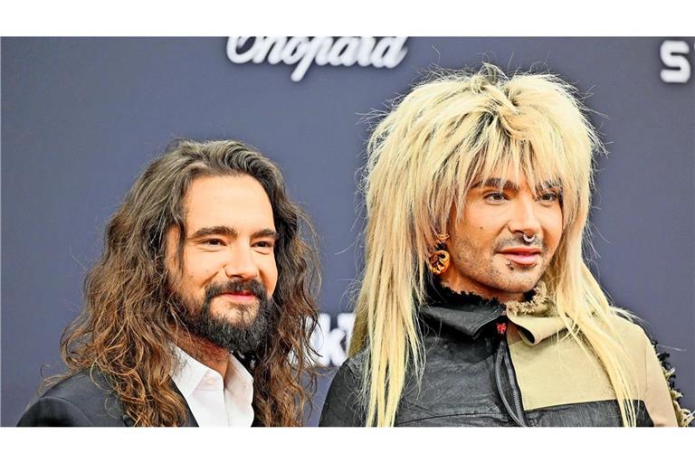 Tom Kaulitz (l) und sein Zwillingsbruder Bill Kaulitz präsentieren demnächst „Wetten, dass..?“