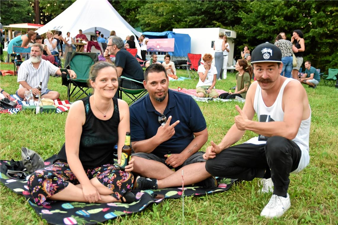 Tom Lugo, Sänger (weißes Shirt und Schnurrbart),  Murrhardter Sommerpalast Bergf...