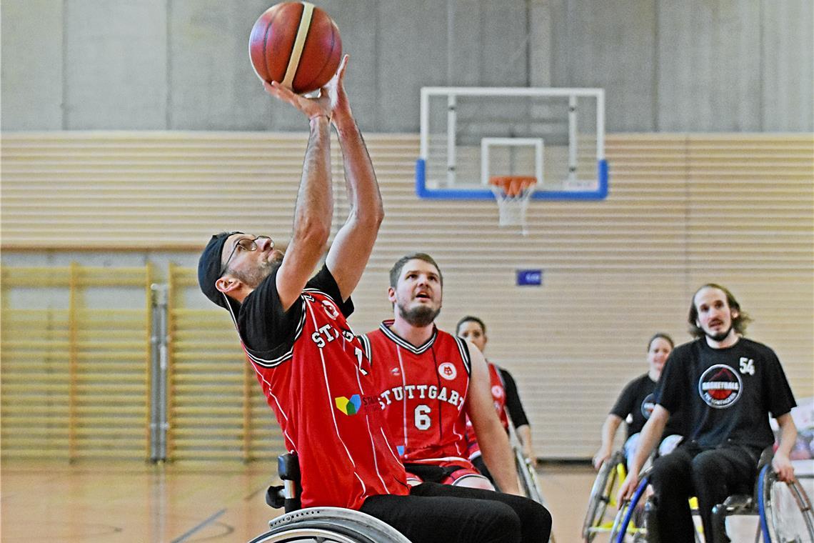 Tom Schäfer (links) und seine Mitstreiter sehen Chancen, dass die TSG schon bald Rollstuhl-Basketball im Angebot hat. Foto: Tobias Sellmaier