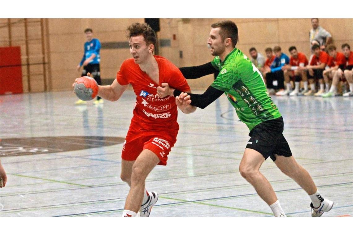 Tom Scherbaum (links) und der TSV Neuhausen II bleiben in der Erfolgsspur.