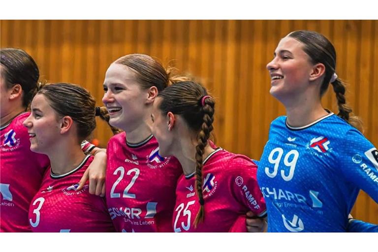 Torhüterin Lina Gohrbandt (re.) mit ihren Teamkolleginnen von der HSG Stuttgart-Metzingen beim Final-Four-Turnier im Mai.
