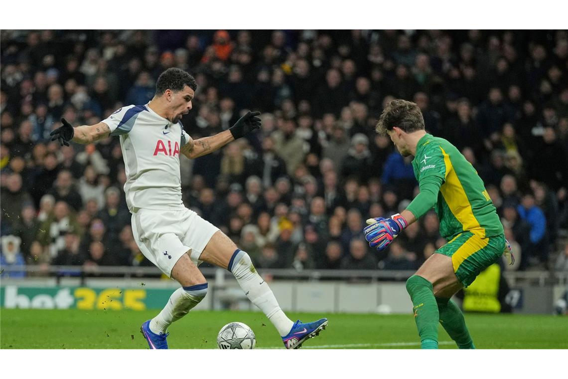 Tottenhams Dominic Solanke erzielte das 2:0 für die Spurs per Stolpertor.