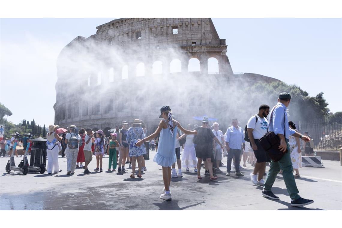 Touristen in Rom: So heiß war es in Italien seit dem Sommer im Jahr 1950 nicht mehr.