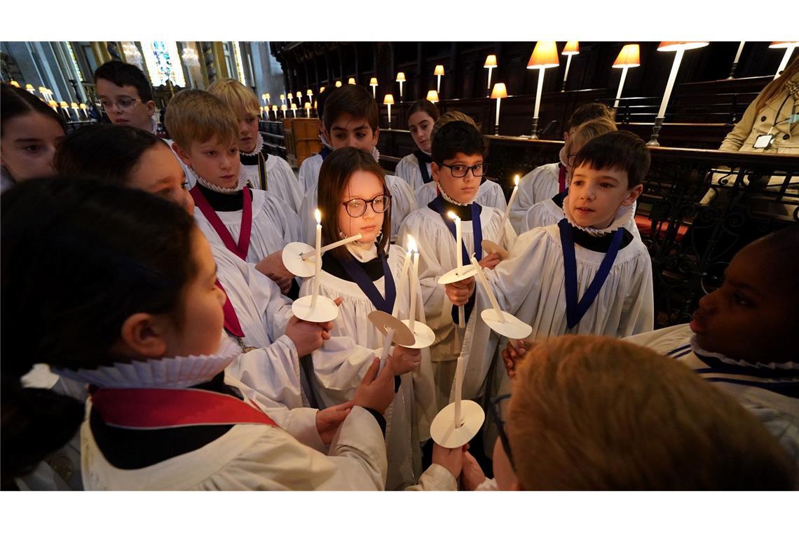 Erstmals in 900 Jahren: Mädchen im Chor von St. Paul's Traditionalisten wollen reine Jungen- und Männerchöre als wichtiges Kulturerbe erhalten.