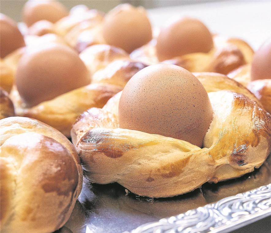 Hasen-, Küken- und Nesterkreationen Traditionelles Osternest.
