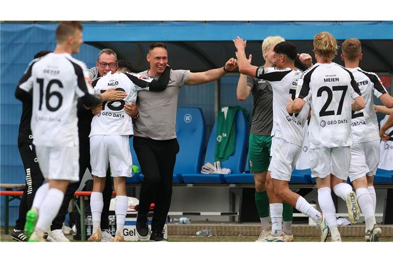 Trainer Beniamino Molinari spielt  mit seinem Team eine überragende Oberligasaison.