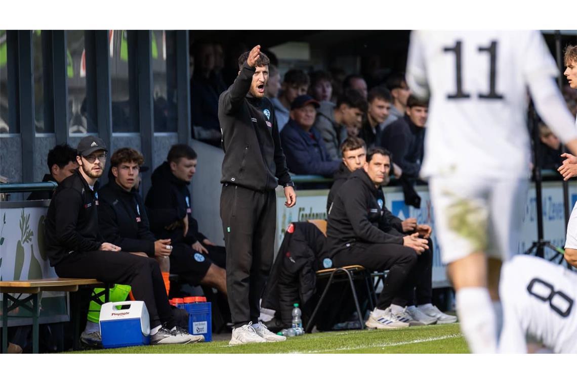 Trainer Harun Gülcan und die U19 der Stuttgarter Kickers möchten sich über den WFV-Pokal für den DFB-Pokal-Wettbewerb qualifizieren.
