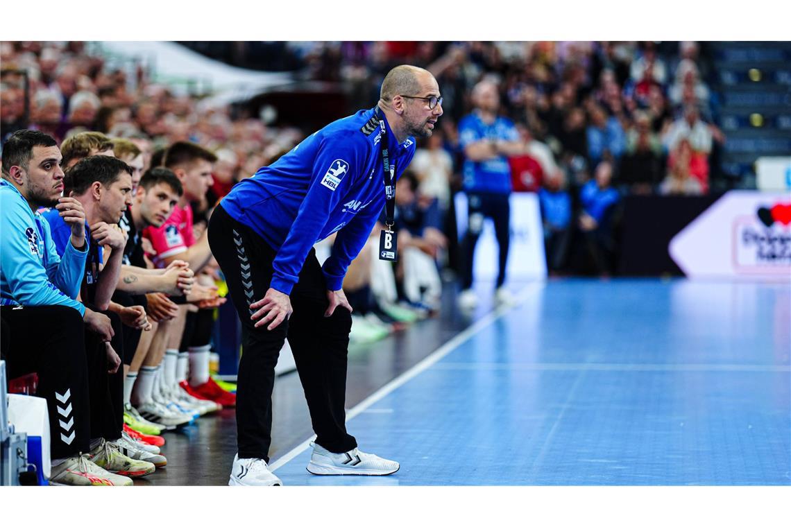 Besser verkauft, aber nicht gut genug Trainer Jürgen Schweikardt musste eine Niederlage seines TVB Stuttgart in Flensburg sehen.