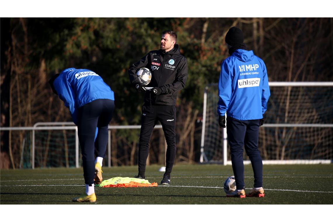 Niklas Antlitz geht – Rückkehrer David Stojak beim Trainingsstart schon dabei Trainer Marco Wildersinn hat das Team wieder um sich.