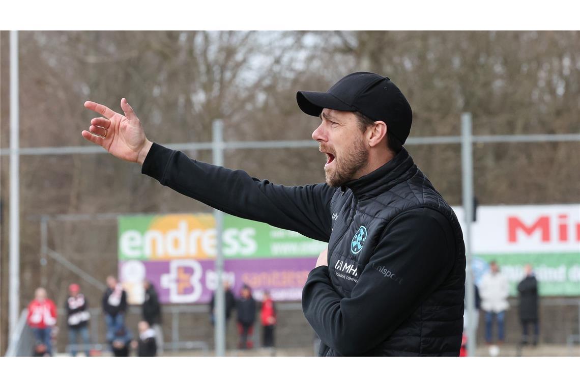 Souveräner Sieg der Blauen zum Auftakt Trainer Marco Wildersinn konnte mit der ersten Halbzeit seiner Jungs zufrieden sein.